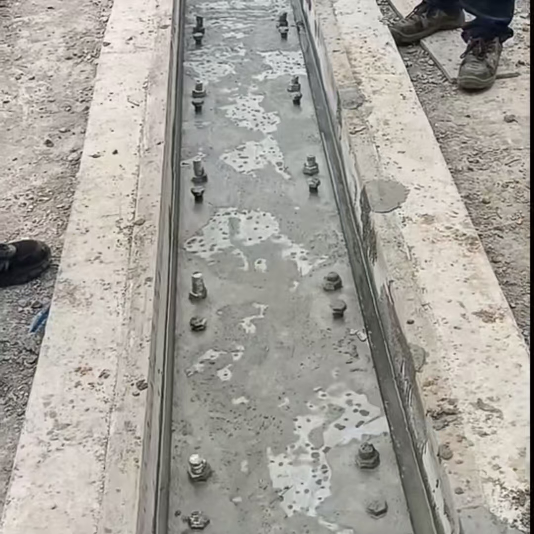 香坊港口码头起重机龙门吊重型机械设备稳固用早强快凝轨道胶泥